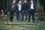 Bilders 2007-2008. Brett Cross, Andrew Maitai, Andrew McCully, Bill D. In the yard at Gravel Road after recording Chrysanthemum Storm (album).