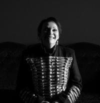Kiwi icon Debbie Harwood releases EP 'The Sun'